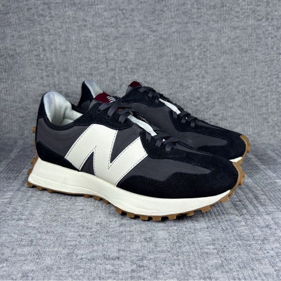 New Balance 327 Shoes Womens Size 6.5 Black Gray Ivory Suede Running Sneakers - Picture 2 of 8